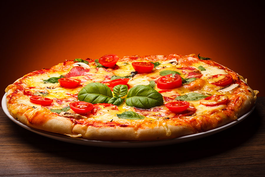 Pizza Margherita mit Tomatenscheiben